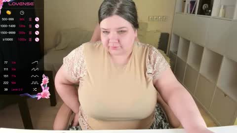 Snapshot of plum_pie__ chatting on 11-17-25, 04:24 Alice online show from 11-17-25, 04:24