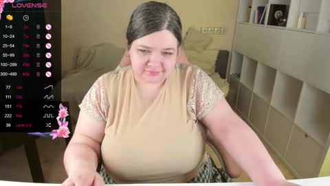 Snapshot of plum_pie__ chatting on 11-18-25, 03:49 Alice online show from 11-18-25, 03:49