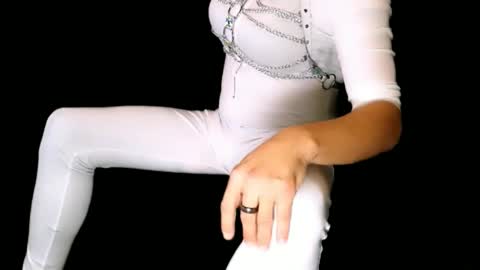 Snapshot of plus1dwt chatting on 10-11-25, 06:39 QUeeERxySEXMantrix online show from 10-11-25, 06:39