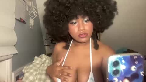 Snapshot of plushicore chatting on 11-09-25, 02:54 stariette online show from 11-09-25, 02:54