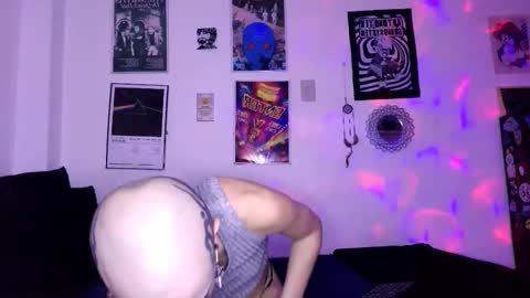 Snapshot of plutonbluemoon_999 chatting on 10-24-25, 11:45 online show from 10-24-25, 11:45