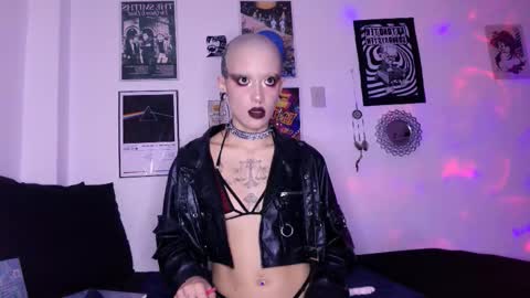 Snapshot of plutonbluemoon_999 chatting on 11-06-25, 12:44 online show from 11-06-25, 12:44