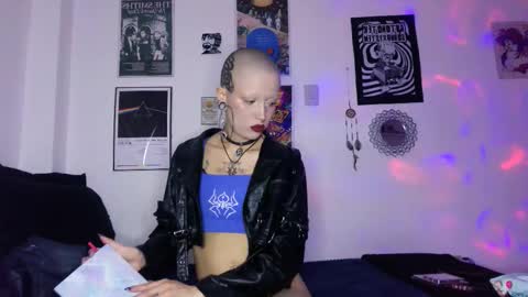 Snapshot of plutonbluemoon_999 chatting on 11-15-25, 01:03 online show from 11-15-25, 01:03