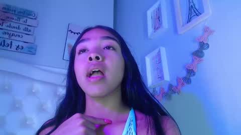 Snapshot of pocahontas_moon chatting on 09-22-25, 01:13 Pocahontas online show from 09-22-25, 01:13