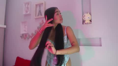 Snapshot of pocahontas_moon chatting on 09-23-25, 01:36 Pocahontas online show from 09-23-25, 01:36