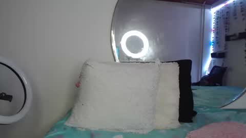 Snapshot of poison_doll2 chatting on 09-10-25, 02:17 poison_doll2 online show from 09-10-25, 02:17