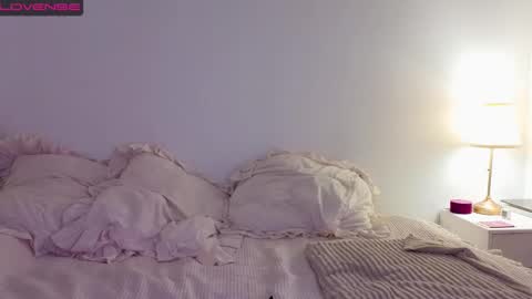 Snapshot of poison_girls chatting on 03-11-25, 01:45 Rose online show from 03-11-25, 01:45