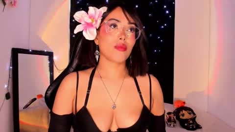 Willow                      Hours 12pm to 630pm Colombian time FRIDAY AND SUNDAY FREE DAYS online show from 01-09-25, 06:15