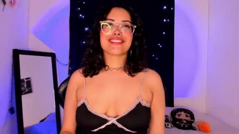 Willow                      Hours 12pm to 630pm Colombian time FRIDAY AND SUNDAY FREE DAYS online show from 02-07-25, 09:58