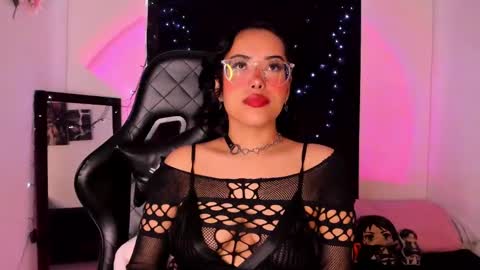 Willow                      Hours 12pm to 630pm Colombian time FRIDAY AND SUNDAY FREE DAYS online show from 03-06-25, 06:48