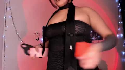 Snapshot of poison_willow chatting on 10-16-25, 06:31 Willow Hours 12pm to 630pm Colombian time FRIDAY AND SUNDAY FREE DAYS online show from 10-16-25, 06:31