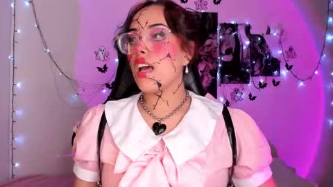 Snapshot of poison_willow chatting on 10-29-25, 05:58 Willow Hours 12pm to 630pm Colombian time FRIDAY AND SUNDAY FREE DAYS online show from 10-29-25, 05:58