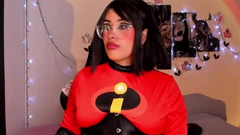 Snapshot of poison_willow chatting on 10-30-25, 05:35 Willow Hours 12pm to 630pm Colombian time FRIDAY AND SUNDAY FREE DAYS online show from 10-30-25, 05:35