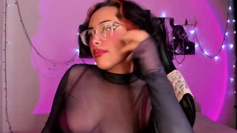 Snapshot of poison_willow chatting on 11-05-25, 05:24 Willow Hours 12pm to 630pm Colombian time FRIDAY AND SUNDAY FREE DAYS online show from 11-05-25, 05:24