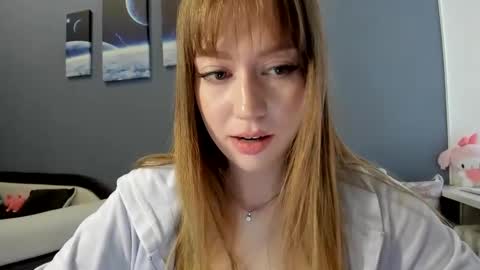 Snapshot of polihoney chatting on 09-15-25, 01:22 Polina online show from 09-15-25, 01:22