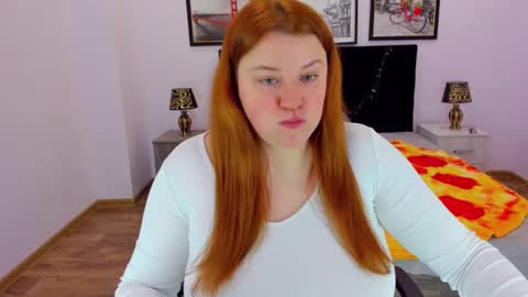 Snapshot of polinasallivan chatting on 01-06-25, 12:57 Polina online show from 01-06-25, 12:57