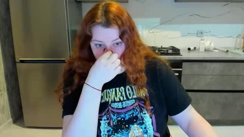 Snapshot of polinasallivan chatting on 02-21-25, 06:37 Polina online show from 02-21-25, 06:37