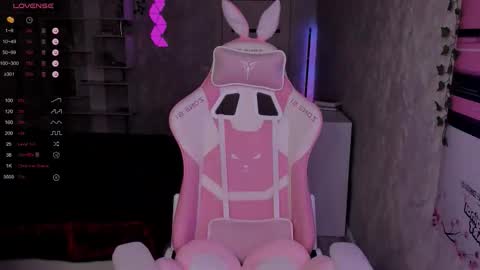 Snapshot of pollyhill1 chatting on 11-10-25, 08:52 online show from 11-10-25, 08:52