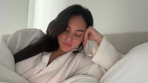 Snapshot of pollyyypocket chatting on 12-14-25, 05:51 Polly Pocket online show from 12-14-25, 05:51