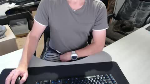 Snapshot of poodledude chatting on 10-13-25, 06:46 Dave online show from 10-13-25, 06:46