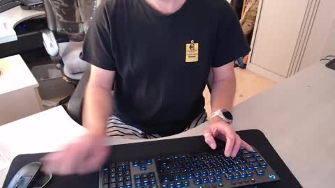 Snapshot of poodledude chatting on 10-27-25, 08:40 Dave online show from 10-27-25, 08:40