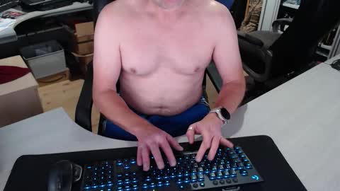 Snapshot of poodledude chatting on 10-31-25, 04:41 Dave online show from 10-31-25, 04:41