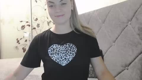 Snapshot of popkornmolli chatting on 10-10-25, 12:48 popkornmolli online show from 10-10-25, 12:48