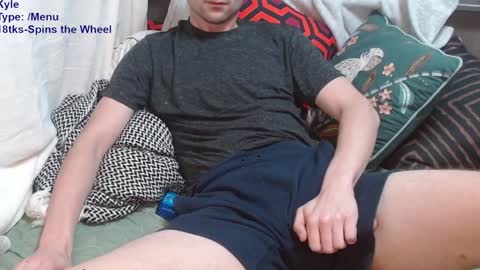 Snapshot of poppunk4life chatting on 01-28-25, 05:35 Kyle online show from 01-28-25, 05:35