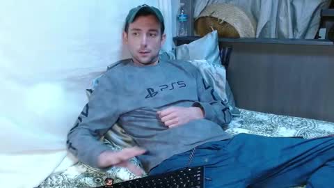 Snapshot of poppunk4life chatting on 02-17-25, 09:30 Kyle online show from 02-17-25, 09:30