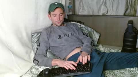 Snapshot of poppunk4life chatting on 02-18-25, 02:27 Kyle online show from 02-18-25, 02:27