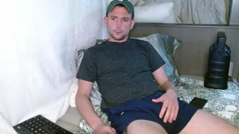 Snapshot of poppunk4life chatting on 02-20-25, 04:39 Kyle online show from 02-20-25, 04:39