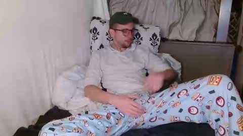 Snapshot of poppunk4life chatting on 03-10-25, 10:37 Kyle online show from 03-10-25, 10:37