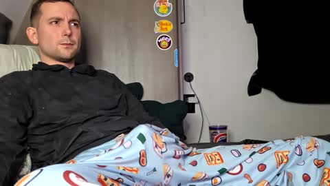 Snapshot of poppunk4life chatting on 10-06-25, 09:45 Kyle online show from 10-06-25, 09:45