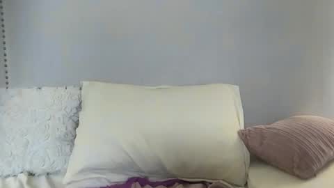 Poppy Knox online show from 10-25-25, 12:07