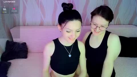 Snapshot of pornostendup chatting on 02-20-25, 10:48 Ana and Tati online show from 02-20-25, 10:48
