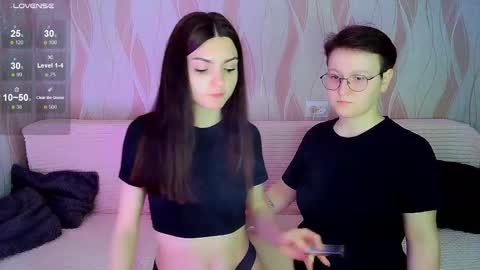 Snapshot of pornostendup chatting on 10-28-25, 07:16 Ana and Tati online show from 10-28-25, 07:16