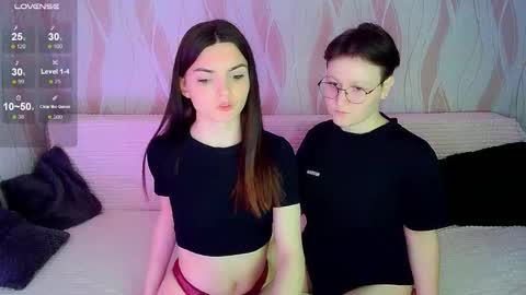 Snapshot of pornostendup chatting on 11-29-25, 07:50 Ana and Tati online show from 11-29-25, 07:50