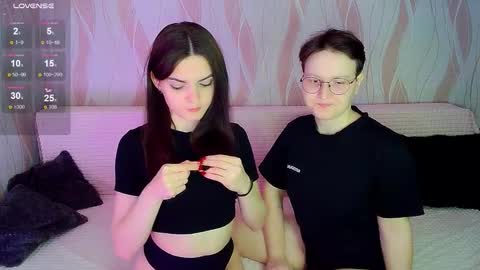 Snapshot of pornostendup chatting on 12-01-25, 12:48 Ana and Tati online show from 12-01-25, 12:48