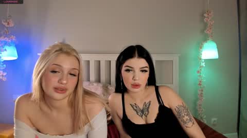 HERES SILVIA AND OlIVIA  WELCOME EVERYONE LOVENSE DOMI REACT TO YOUR TIPS LETS MAKE A GREAT SHOW TOGETHER  online show from 12-04-24, 05:27