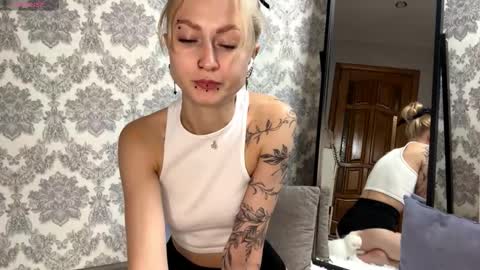  HERES SILVIA AND OlIVIA  WELCOME EVERYONE LOVENSE DOMI REACT TO YOUR TIPS LETS MAKE A GREAT SHOW TOGETHER  online show from 09-09-25, 04:45