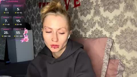  HERES SILVIA AND OlIVIA  WELCOME EVERYONE LOVENSE DOMI REACT TO YOUR TIPS LETS MAKE A GREAT SHOW TOGETHER  online show from 09-12-25, 04:23