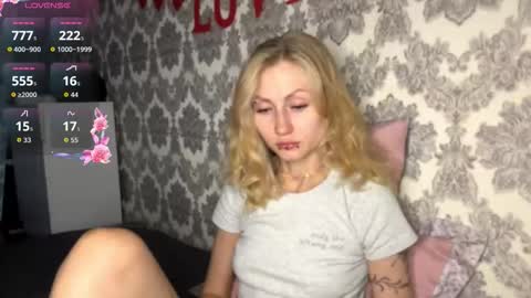  HERES SILVIA AND OlIVIA  WELCOME EVERYONE LOVENSE DOMI REACT TO YOUR TIPS LETS MAKE A GREAT SHOW TOGETHER  online show from 09-15-25, 04:23