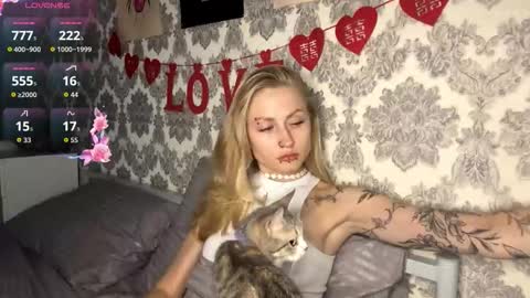  HERES SILVIA AND OlIVIA  WELCOME EVERYONE LOVENSE DOMI REACT TO YOUR TIPS LETS MAKE A GREAT SHOW TOGETHER  online show from 09-16-25, 04:35