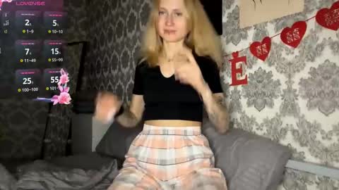  HERES SILVIA AND OlIVIA  WELCOME EVERYONE LOVENSE DOMI REACT TO YOUR TIPS LETS MAKE A GREAT SHOW TOGETHER  online show from 09-29-25, 03:39