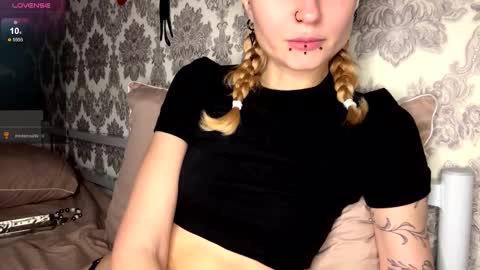  HERES SILVIA AND OlIVIA  WELCOME EVERYONE LOVENSE DOMI REACT TO YOUR TIPS LETS MAKE A GREAT SHOW TOGETHER  online show from 11-11-25, 03:34