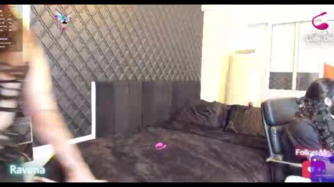 Snapshot of powercouplemix chatting on 12-22-24, 12:28 Ravena Rozz online show from 12-22-24, 12:28