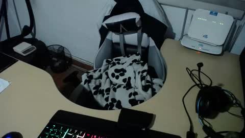 powerfulzeus2 online show from 09-17-25, 05:42