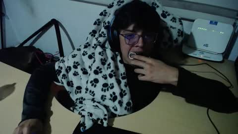 powerfulzeus2 online show from 10-29-25, 02:58