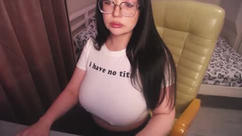 Snapshot of pr1ma chatting on 02-17-25, 07:37 Lina online show from 02-17-25, 07:37