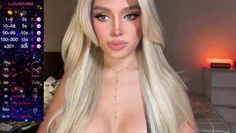 Snapshot of precious_amber69 chatting on 10-14-25, 11:27 Oh my Amber online show from 10-14-25, 11:27